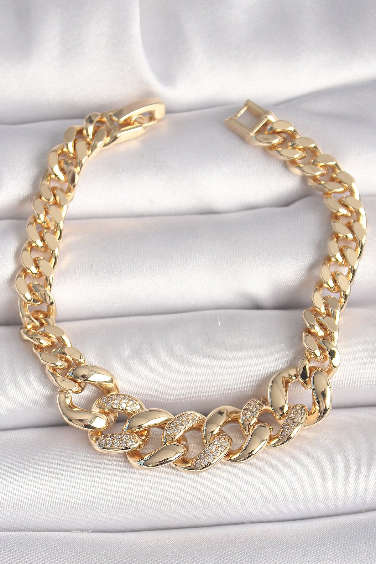Pirinç Gold Renk Zirkon Taşlı Kalın Halka Model Kadın Bileklik - TJ-BB6853