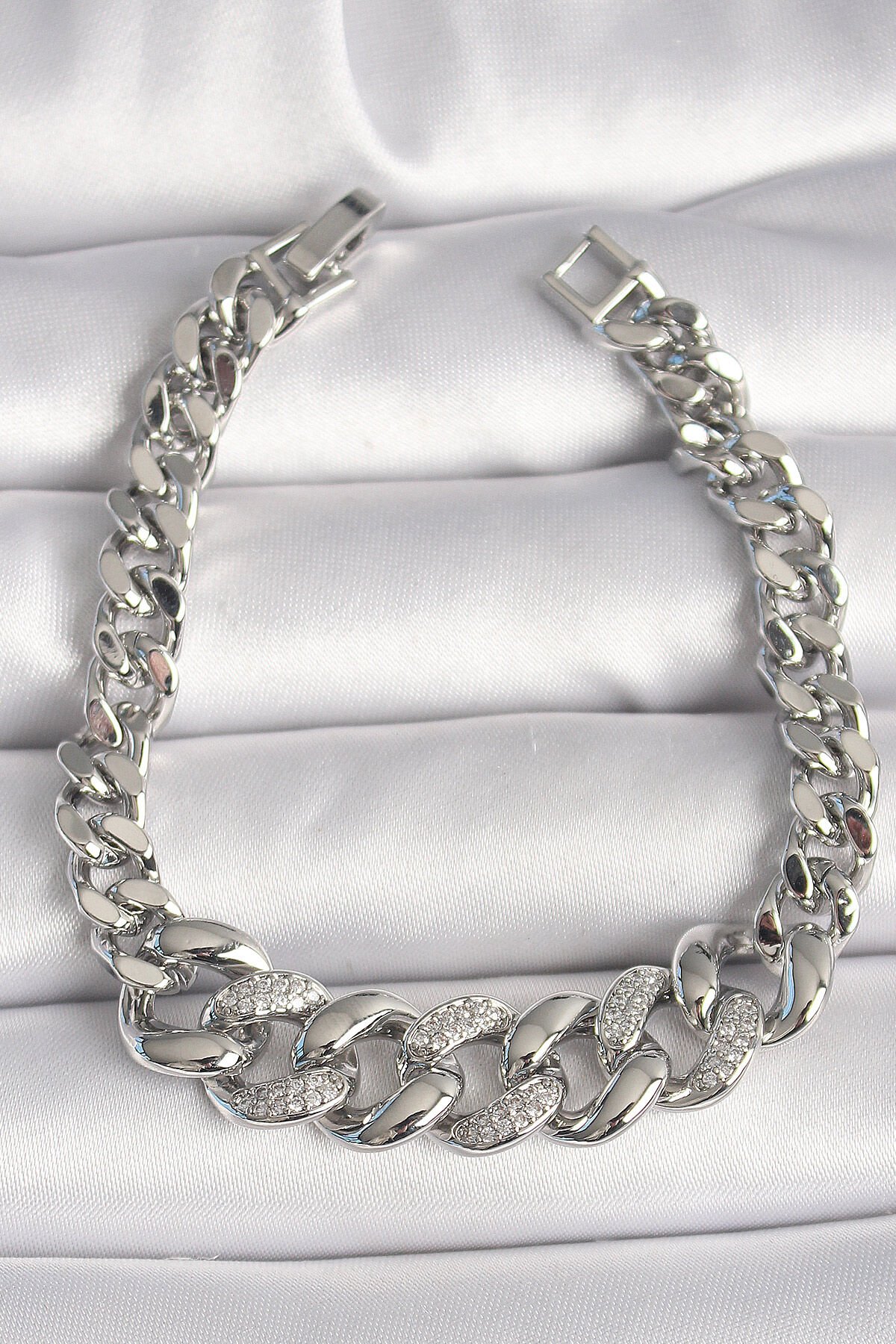 Pirinç Gümüş Renk Zirkon Taşlı Kalın Halka Model Kadın Bileklik - TJ-BB6854