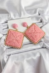 Pembe Kare Figürlü Hasır Örgü Model Gold Renk Kadın Küpe - TJ-BKP10720