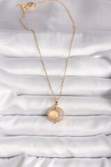 316L Çelik Gold Renk Zirkon Taşlı Turuncu Sedefli Hilal Model Kadın Kolye - TJ-BKO9704