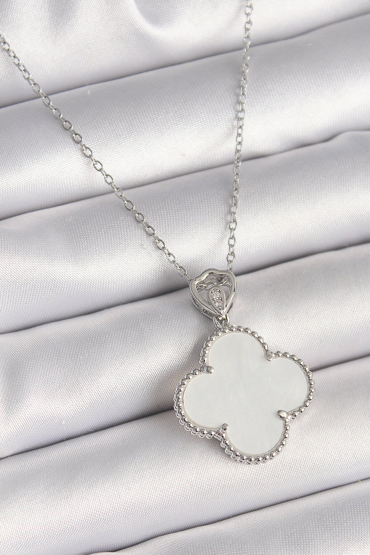 316L Çelik Gümüş Renk Zincir Zirkon Taş Detaylı Beyaz Yonca Model Kadın Kolye - TJ-BKO9894