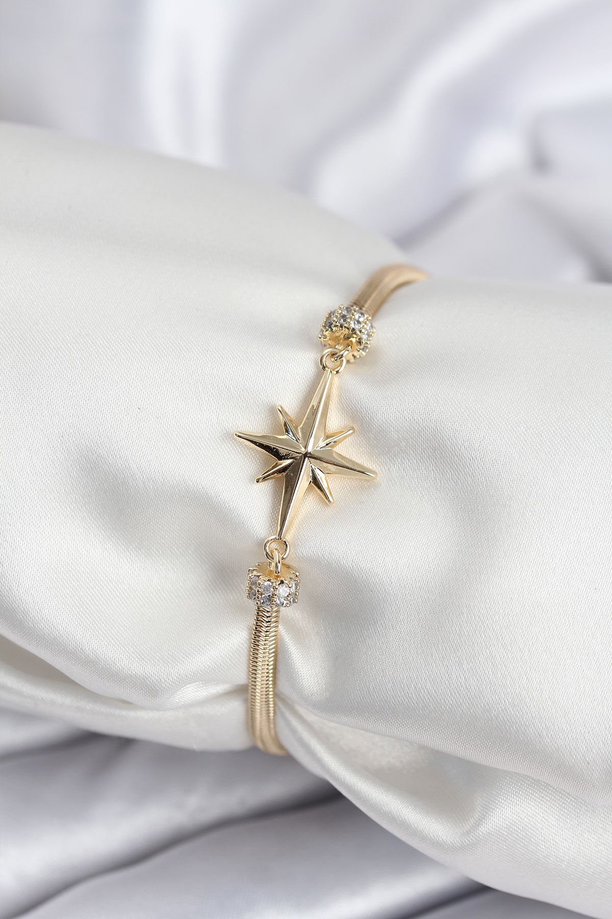 Pirinç VIP Seri Gold Renk Kutup Yıldızı Model Kadın Bileklik - TJ-BB7937