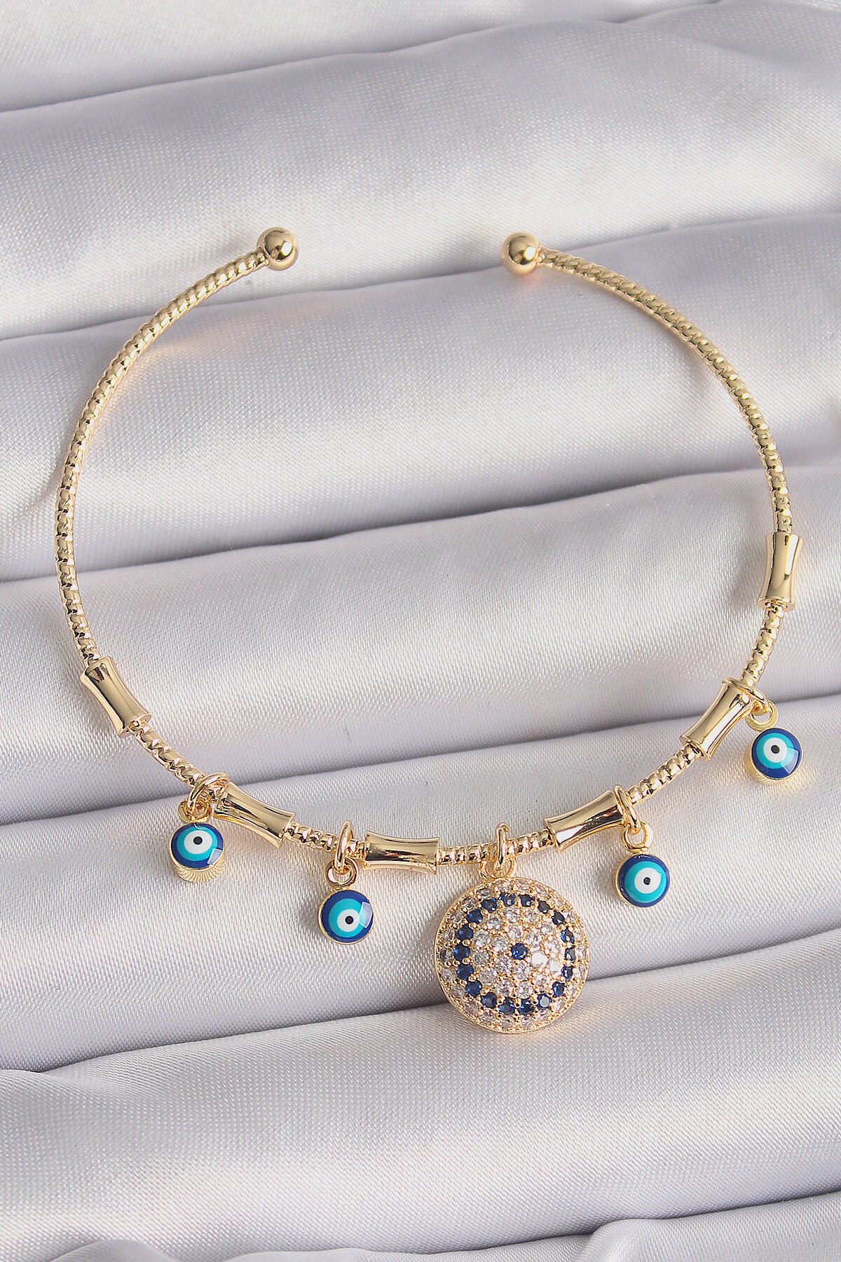 Pirinç Gold Renk Sallantı Zirkon Taşlı Nazar Boncuk Model Charm Bileklik - TJ-BB6549