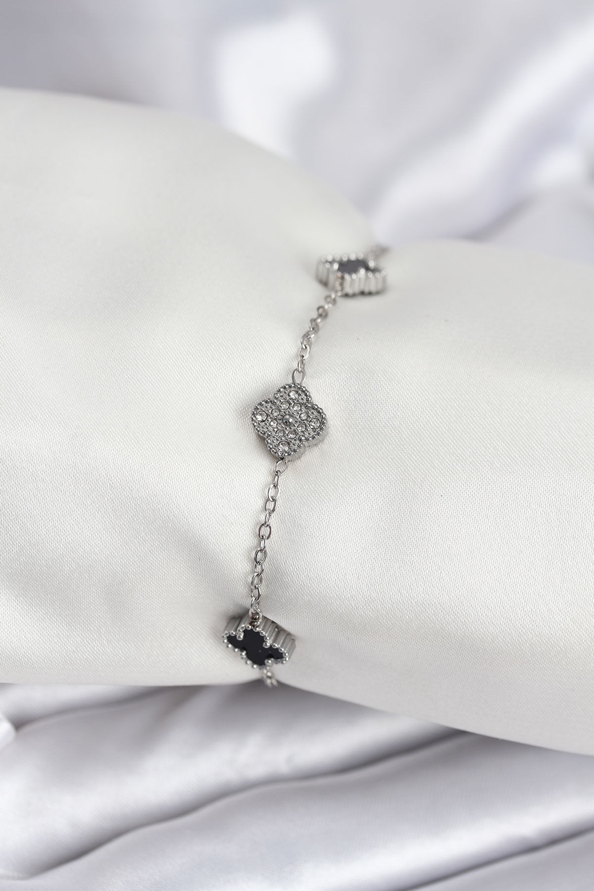 316L Çelik Gümüş Renk Siyah ve Zirkon Taşlı Baby Boy Yonca Kadın Bileklik - TJ-BB7954