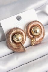 Pirinç Gold Renk Kahverengi Mineli Salyangoz Model Kadın Küpe - TJ-BKP10046