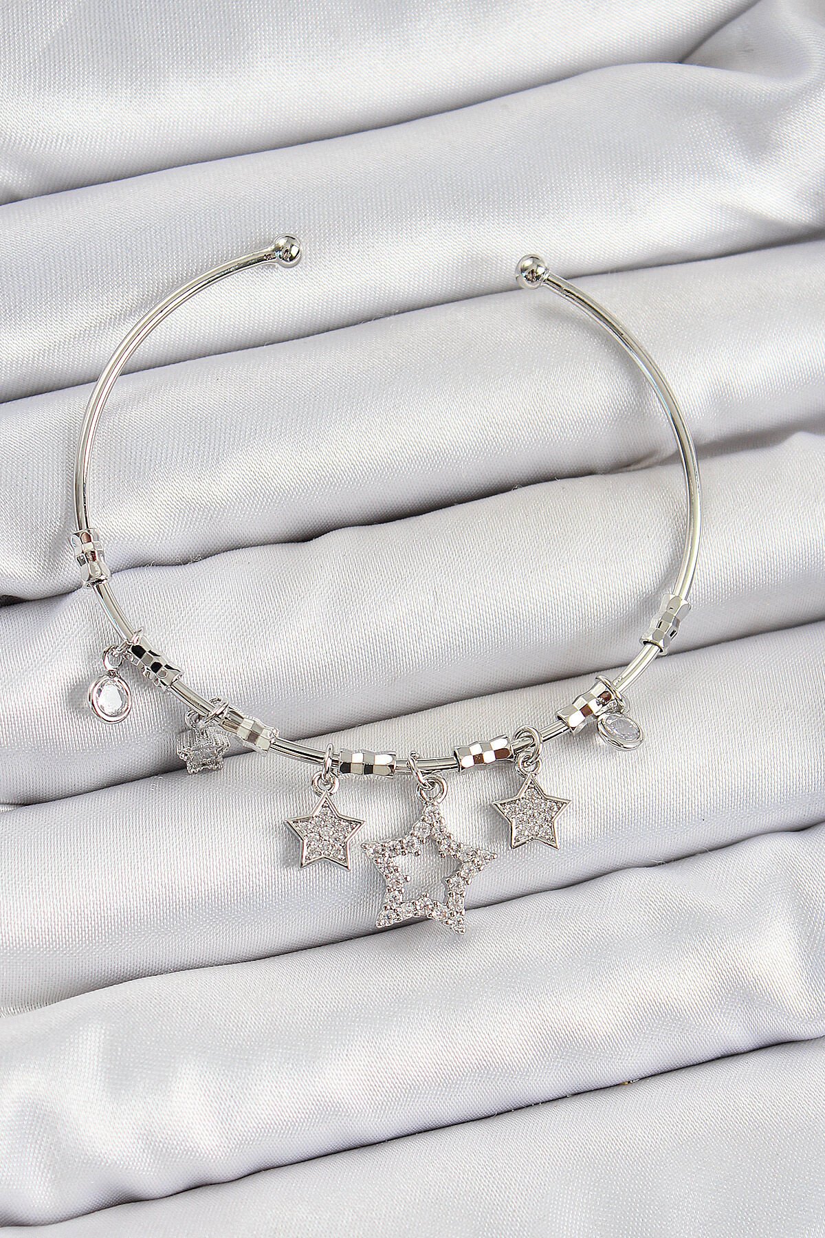 Pirinç Zirkon Taşlı Yıldız Model Gümüş Renk Charm Bileklik - TJ-BB7347