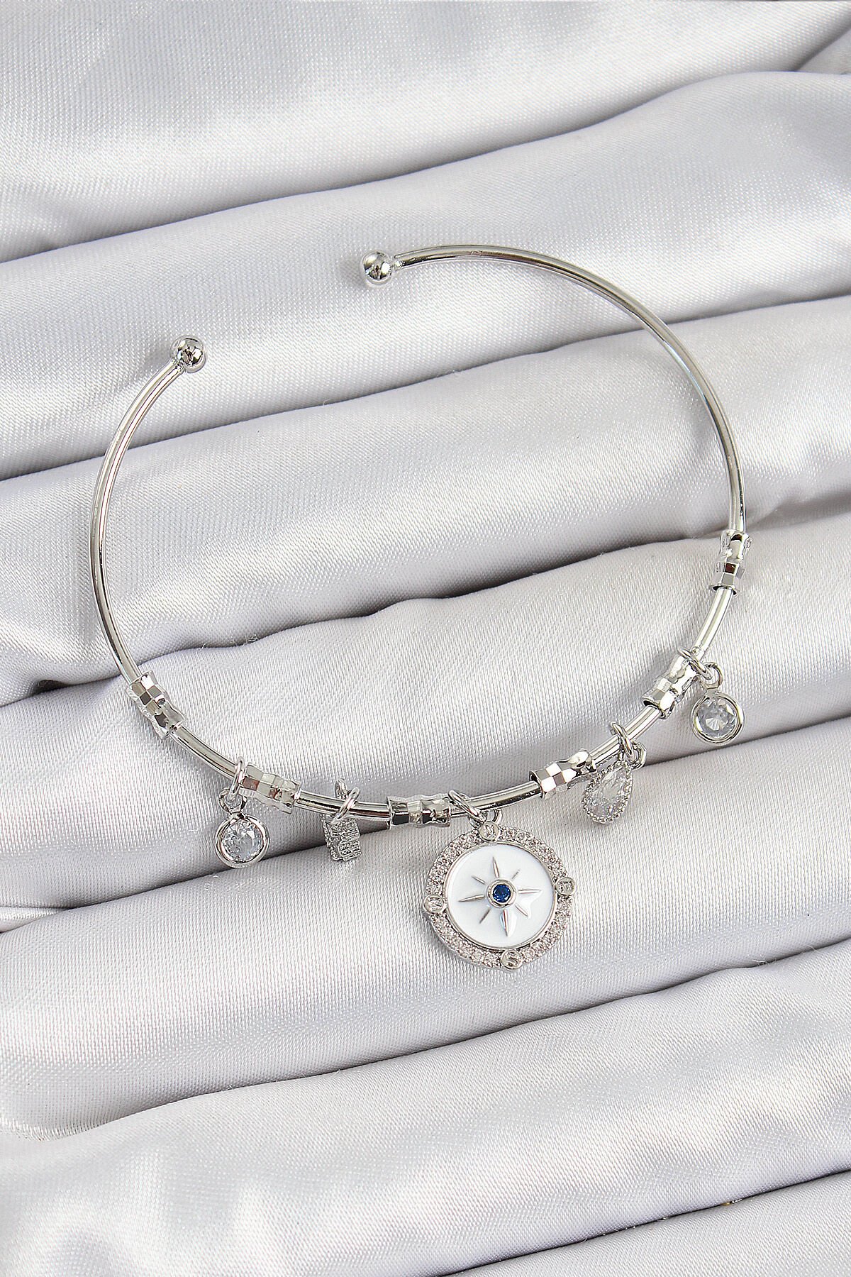 Pirinç Zirkon Taşlı Pusula Model Gümüş Renk Charm Bileklik - TJ-BB7349