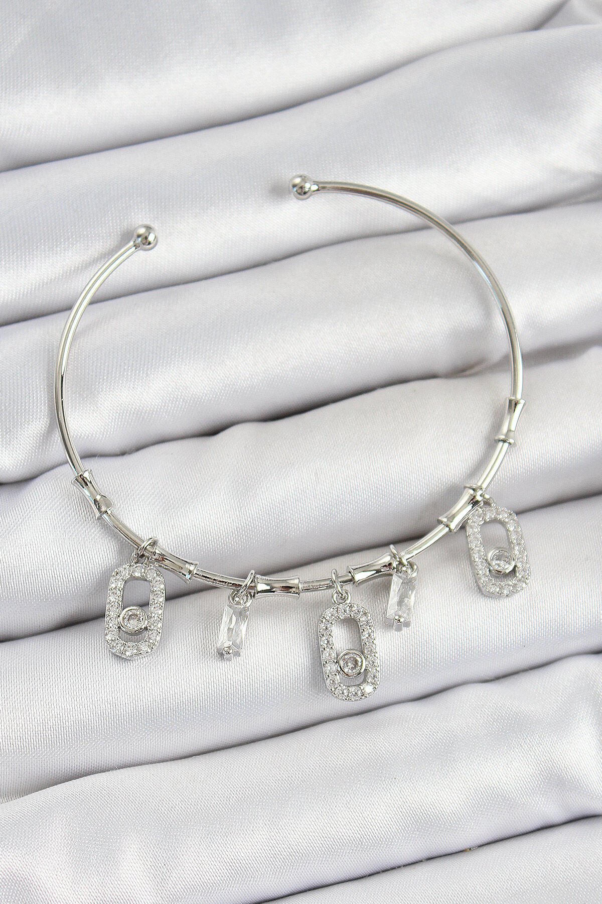 Pirinç Zirkon Taşlı Dikdörtgen Model Gümüş Renk Charm Bileklik - TJ-BB7351