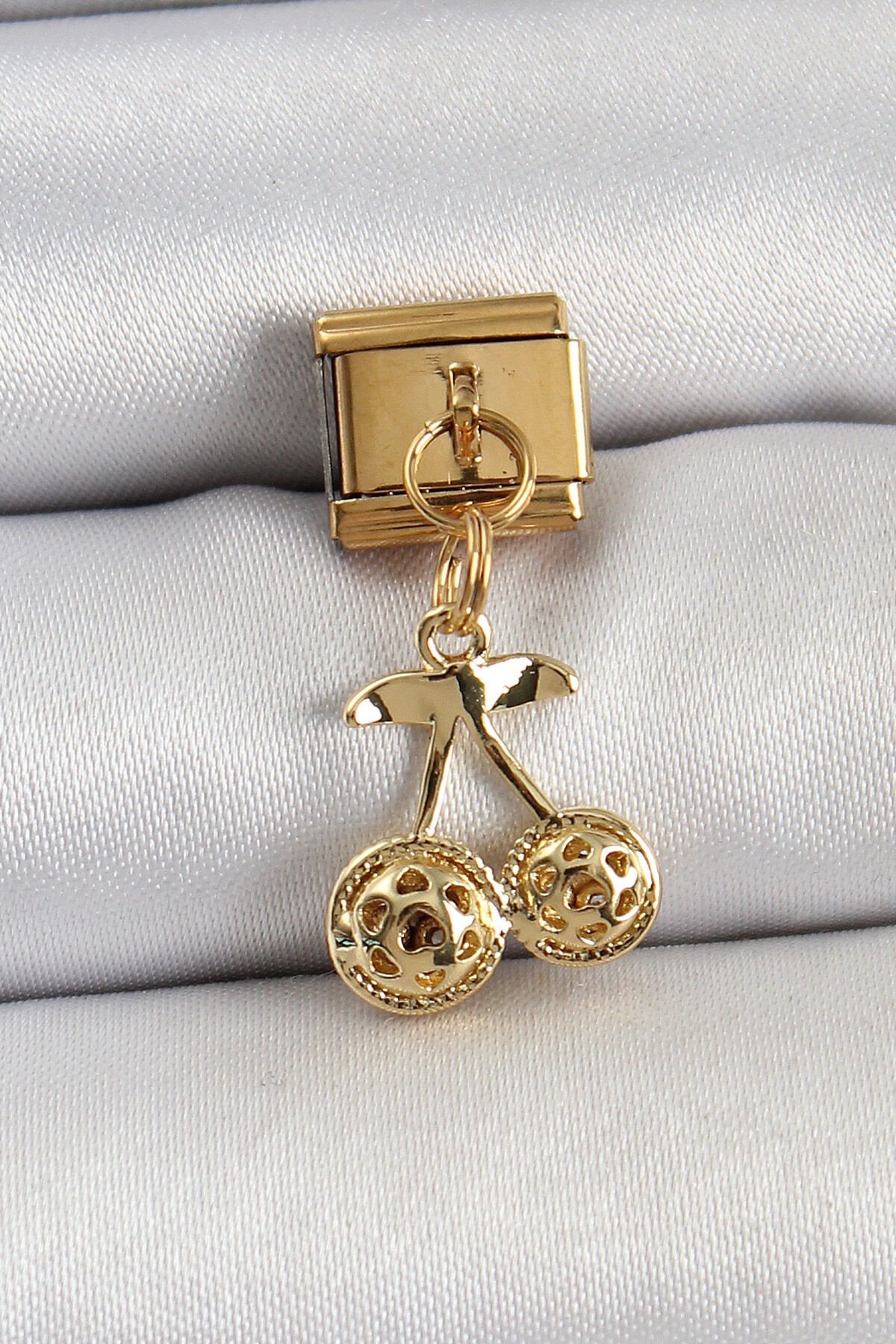 316L Çelik Sallantılı Zirkon Taşlı Fiyonk Model Gold Renk Nomination C316L Çelik Sallantılı Kiraz Model Gold Renk Nomination Charm - TJ-BC1425