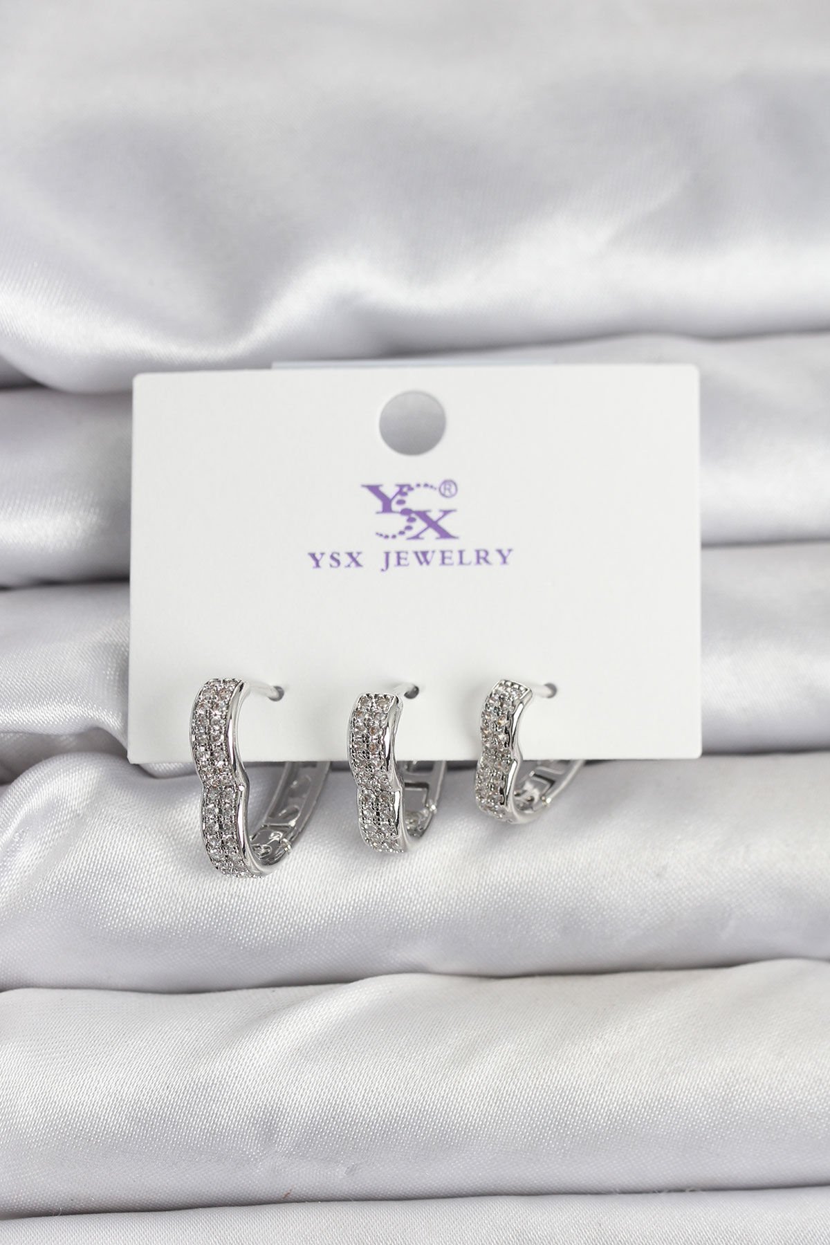 Gümüş Renk Pirinç Zirkon Taşlı Kalpli Kadın Küpe - TJ-BKP11345