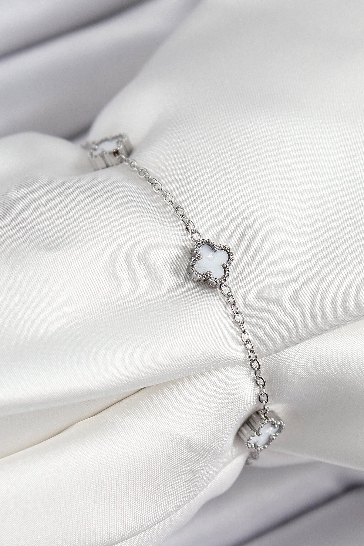 316L Çelik Beyaz Sedef Yonca Model Gümüş Renk Kadın Bileklik - TJ-BB7361