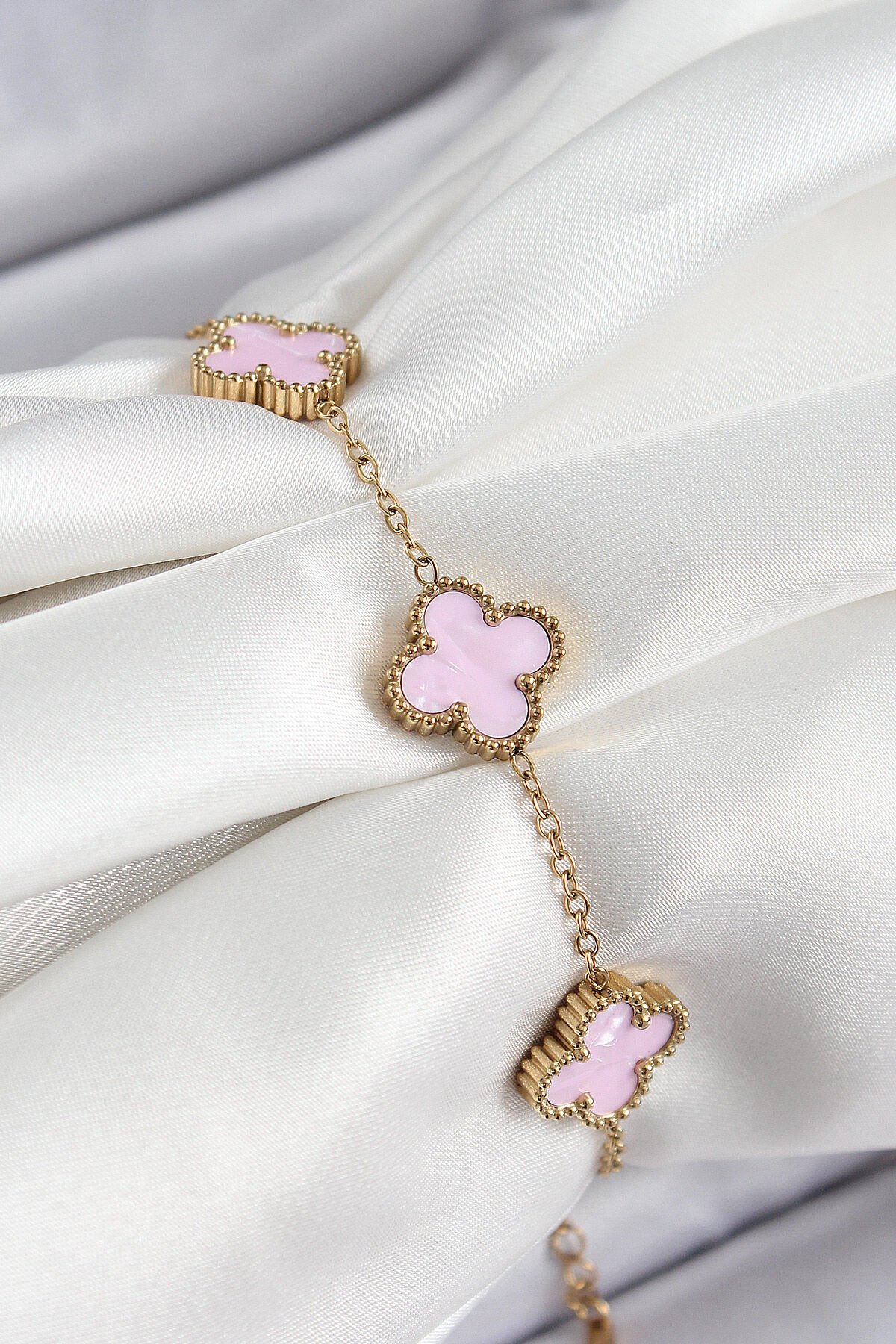 316L Çelik Pembe Sedef Yonca Model Gold Renk Kadın Bileklik - TJ-BB7365