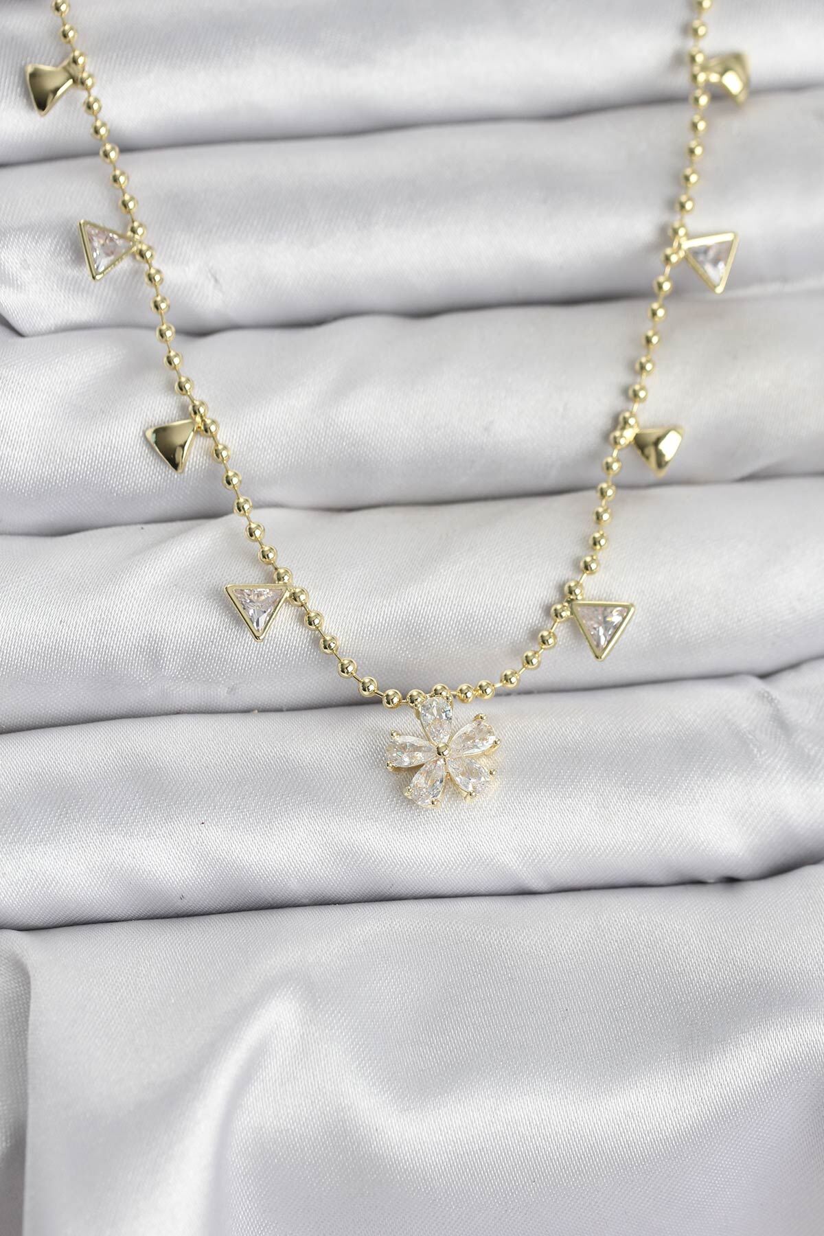 Pirinç Gold Renk Zirkon Taşlı Çiçek Model Kadın Kolye - TJ-BKO10642