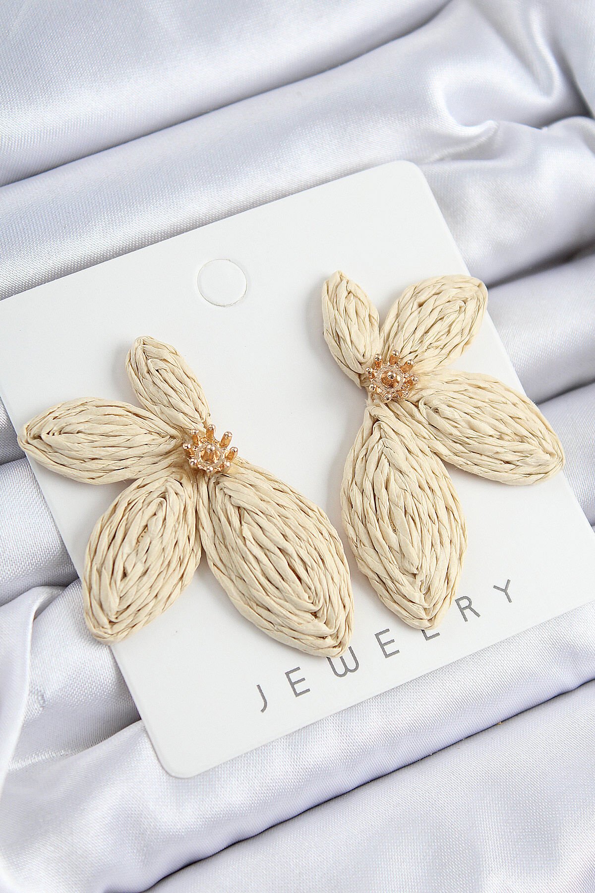 Yarım Çiçek Model Bej Renk Kadın Hasır Küpe - TJ-BKP10860