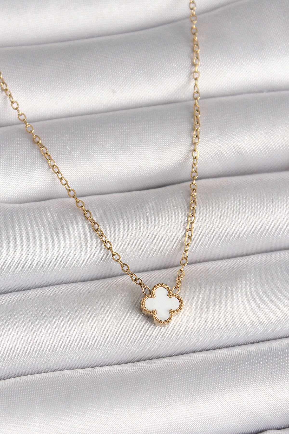 316L Çelik Gold Renk Beyaz Yonca Model Kadın Kolye - TJ-BKO10019