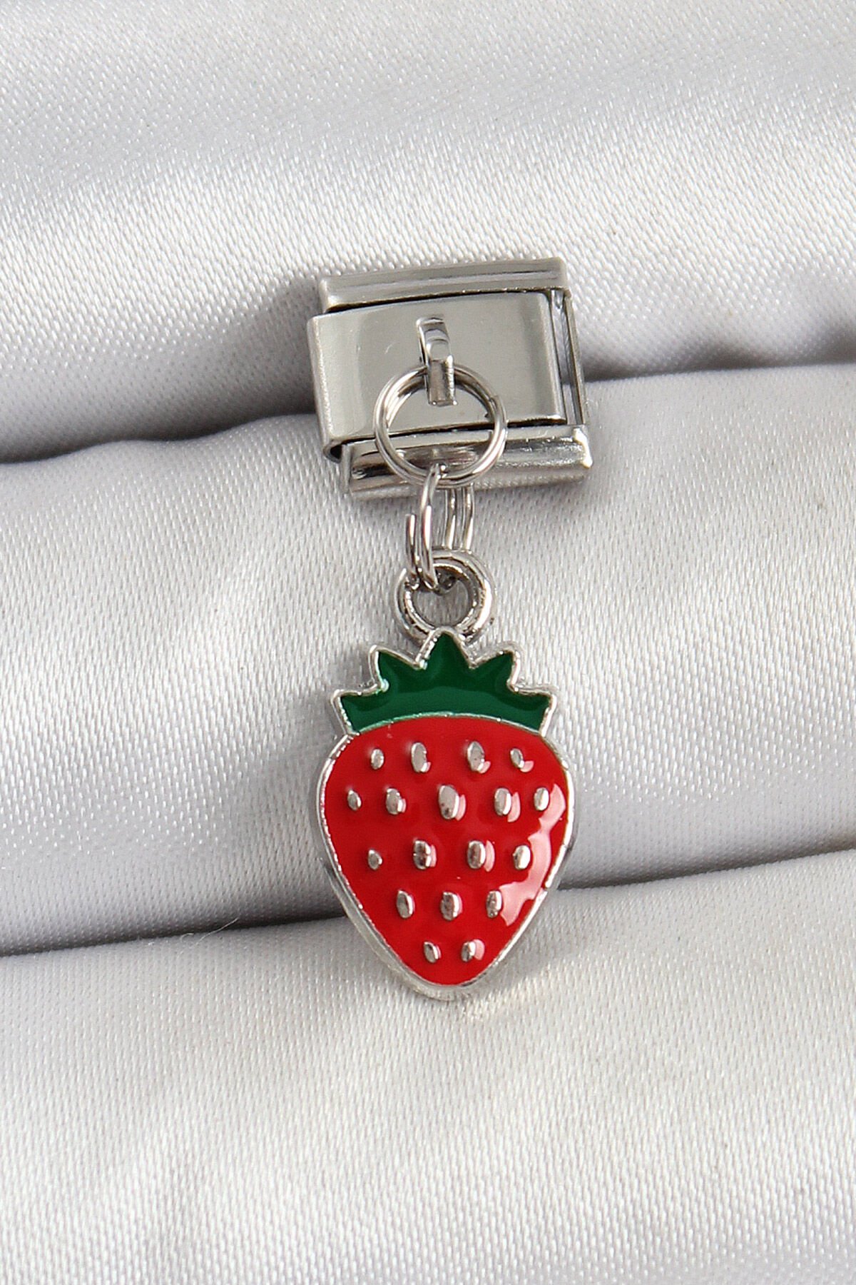 316L Çelik Sallantılı Çilek Model Gümüş Renk Nomination Charm - TJ-BC1469