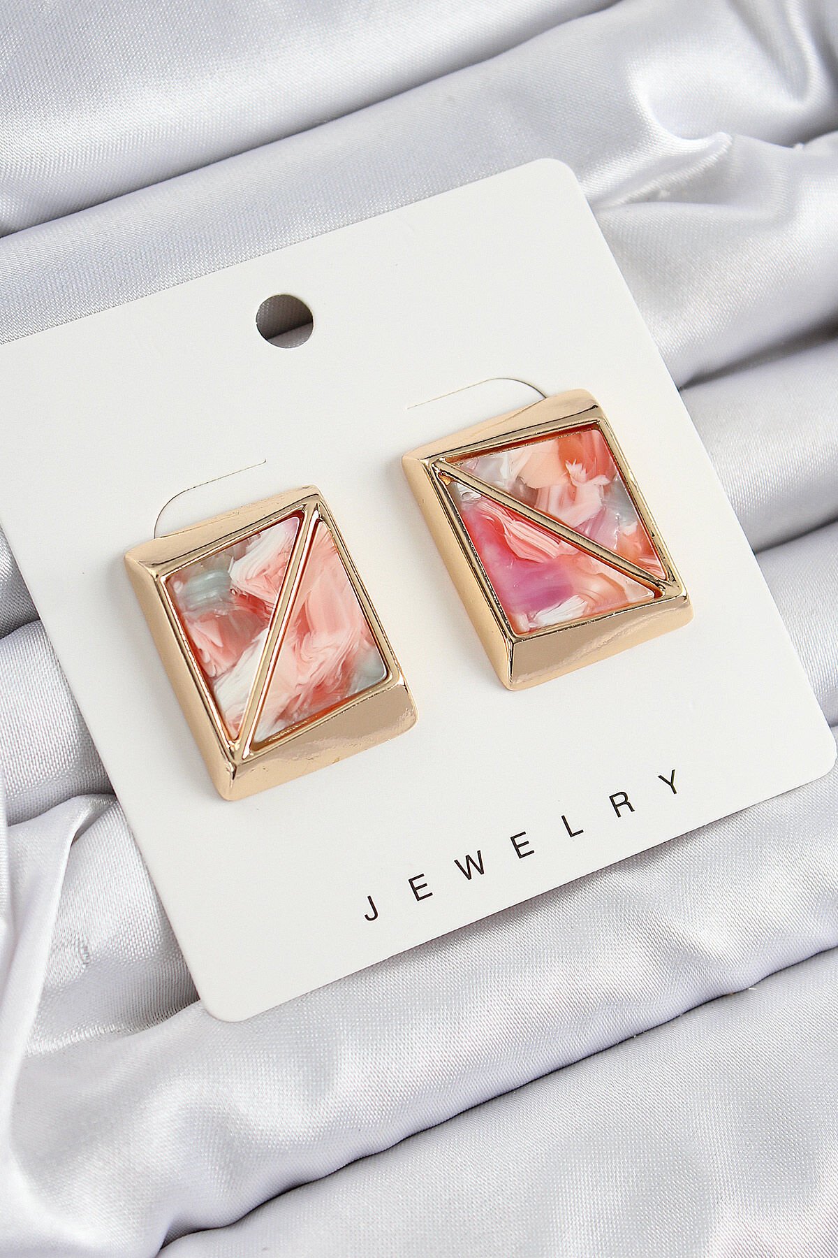 Pirinç Pembe Üçgen Kesim Detaylı Kare Model Vintage Gold Renk Kadın Küpe - TJ-BKP10874