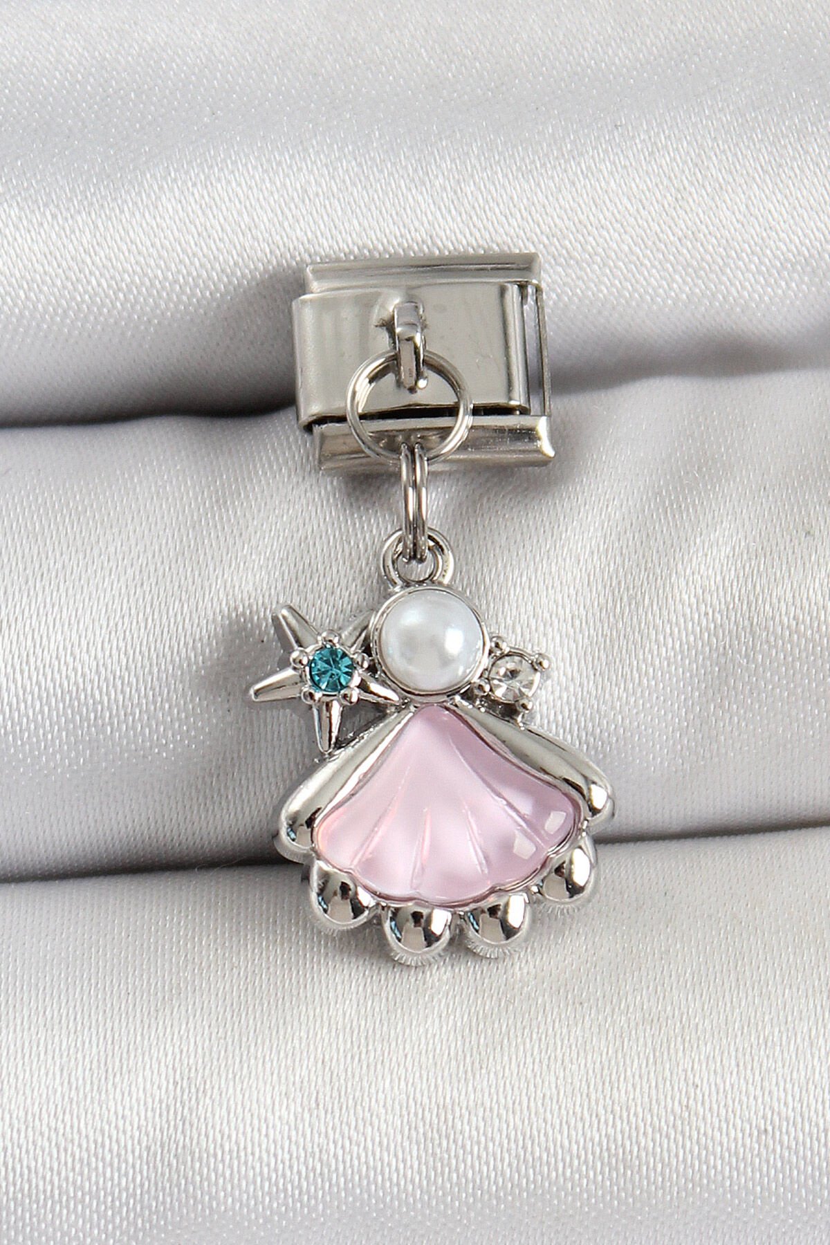 316L Çelik Sallantılı İnci Detaylı Zirkon Taşlı İstiridye Model Gümüş Renk Nomination Charm - TJ-BC1480
