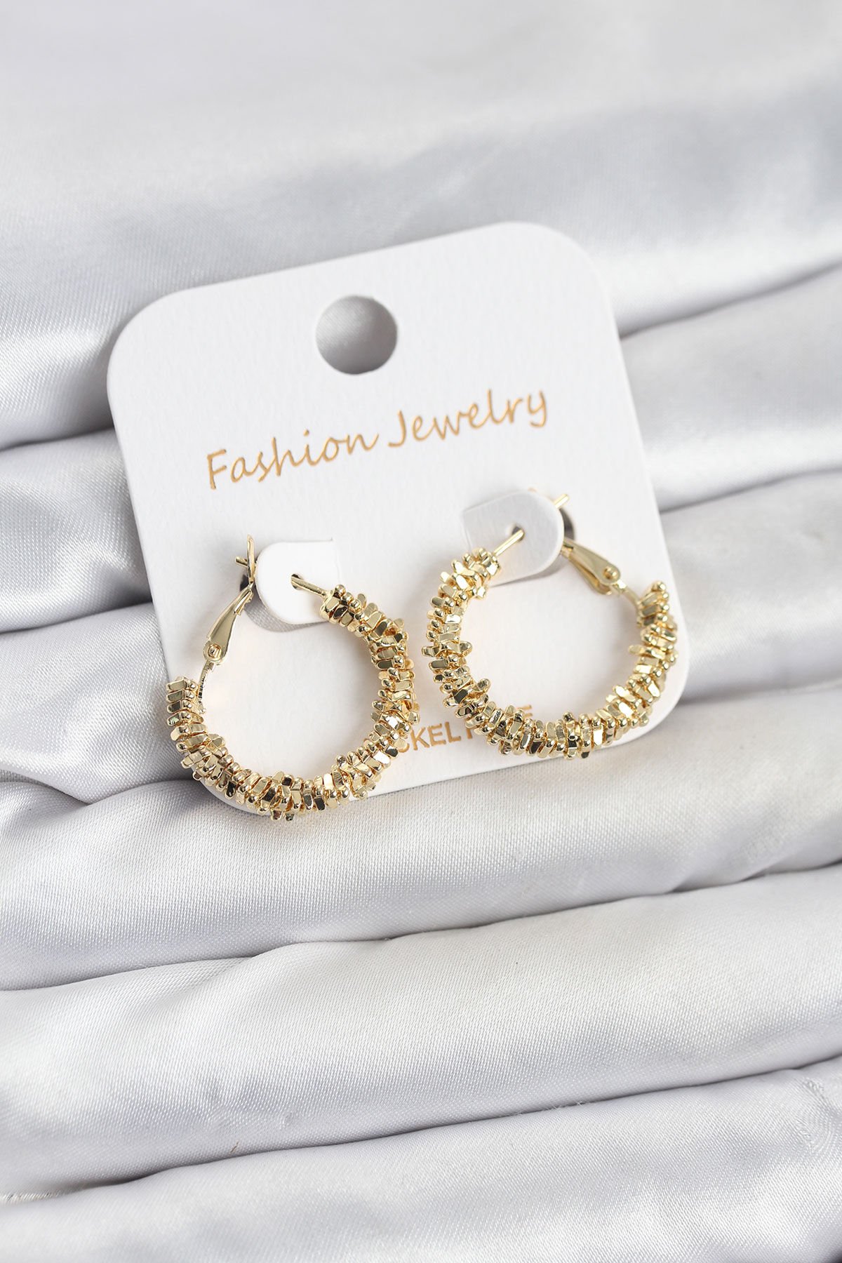 Pirinç Gold Renk Küçük Tırtıklı Halka Model Kadın Küpe - TJ-BKP11605