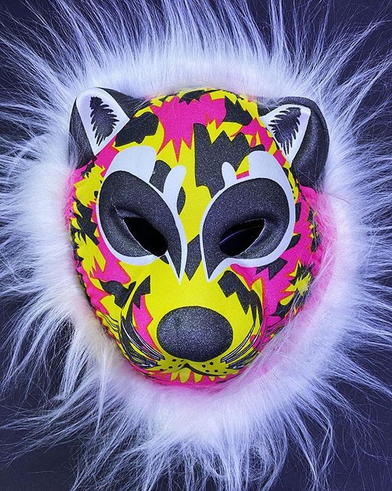 Beyaz Peluşlu Rengarenk Kırılmaz Yumuşak Leopar Tiger Köpek Maskesi 22x19 cm