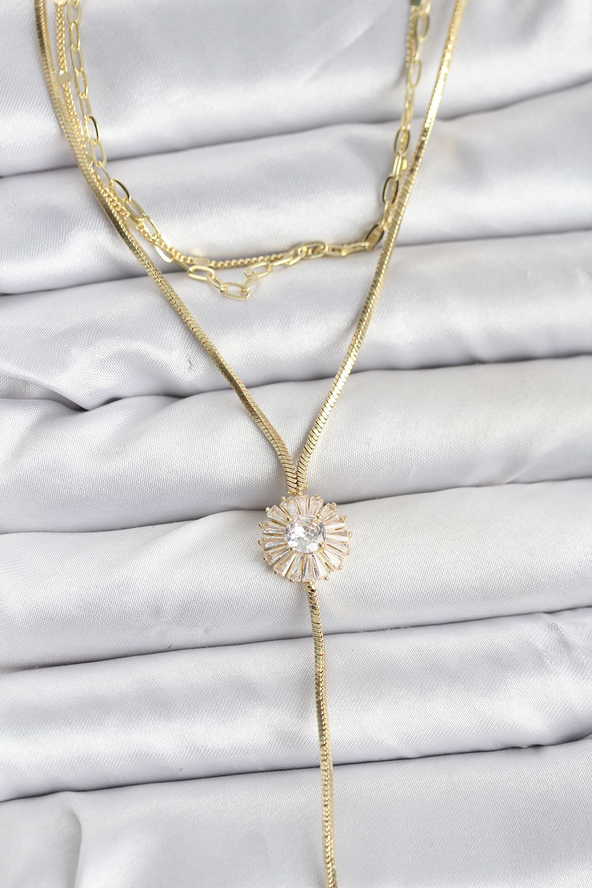 Pirinç Gold Renk Zirkon Taşlı Papatya Model Detaylı 3'lü Kombin Y Kadın Kolye - TJ-BKO10696