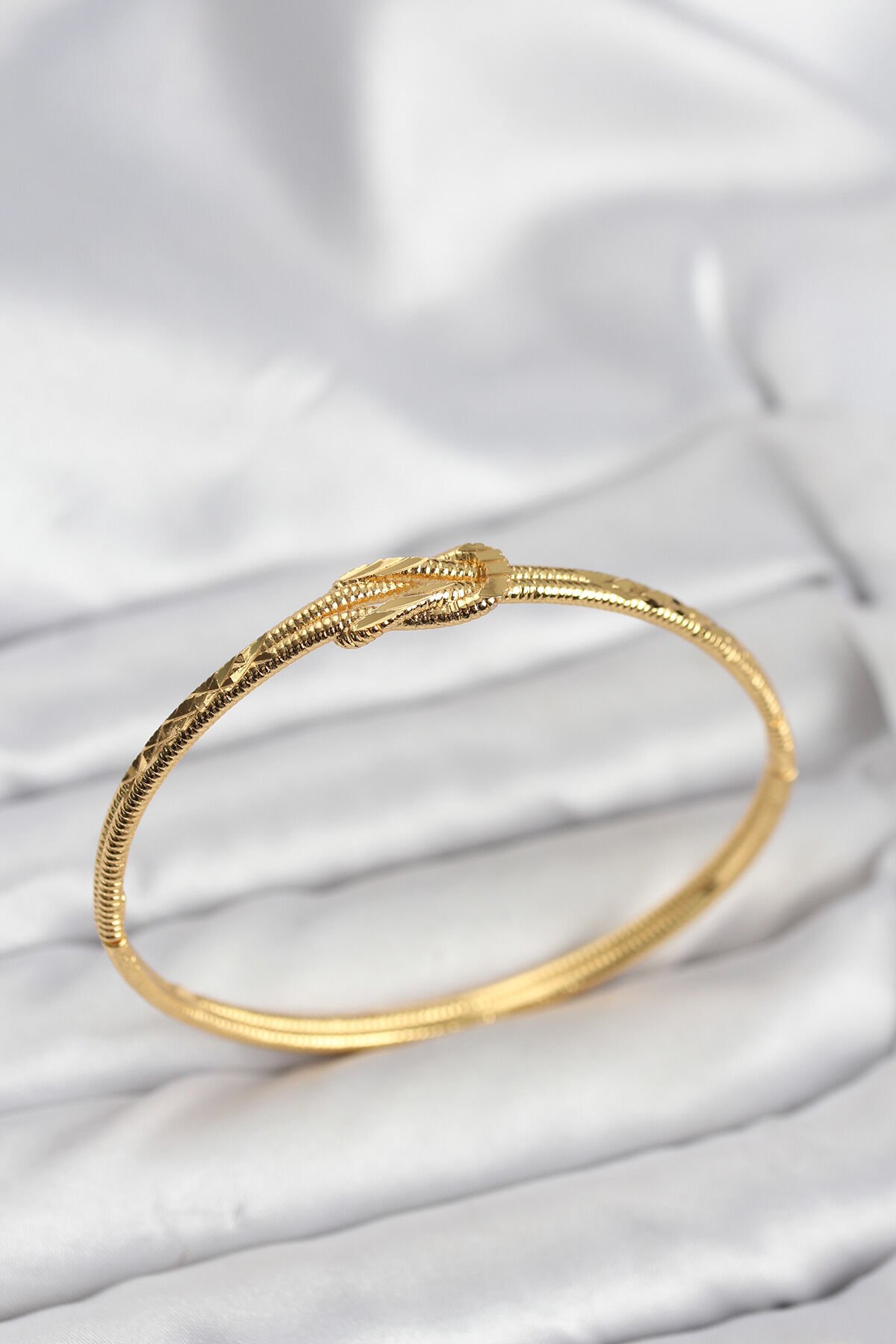 Pirinç Gold Renk Düğüm Model Kadın Kelepçe Bileklik - TJ-BB8230