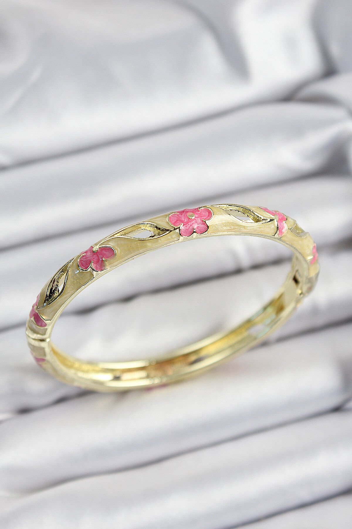 Mineli Pirinç Pembe Ve Hardal Çiçek Motifli Gold Renk Kadın Kelepçe - TJ-BB7369