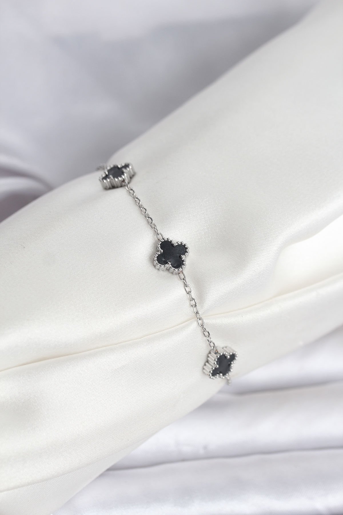 316L Çelik Gümüş Renk Siyah Baby Boy Yonca Bileklik - TJ-BB8084