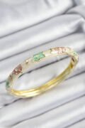Mineli Pirinç Pembe Yeşil Ve Krem Çiçek Motifli Gold Renk Kadın Kelepçe - TJ-BB7373