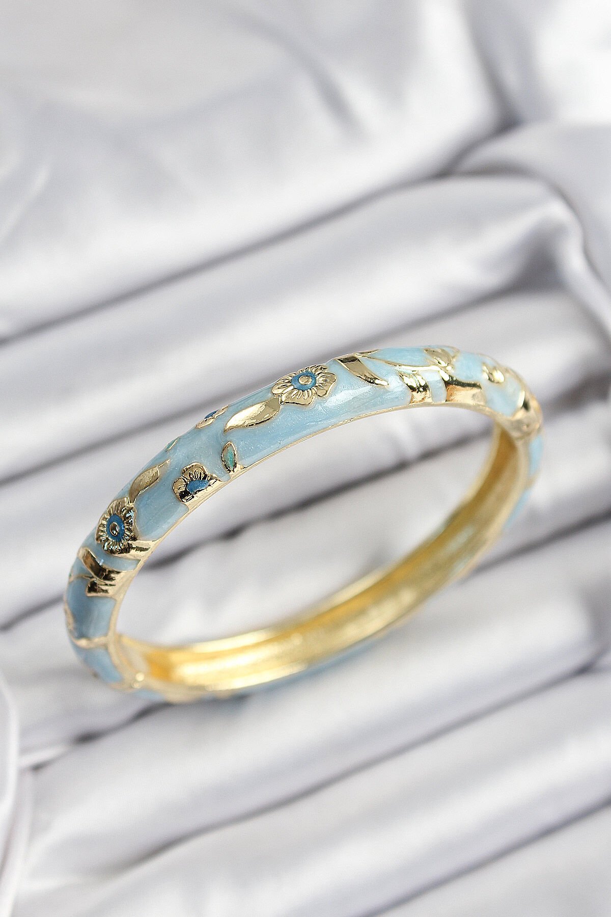 Mineli Pirinç Mavi Çiçek Motifli Gold Renk Kadın Kelepçe - TJ-BB7376