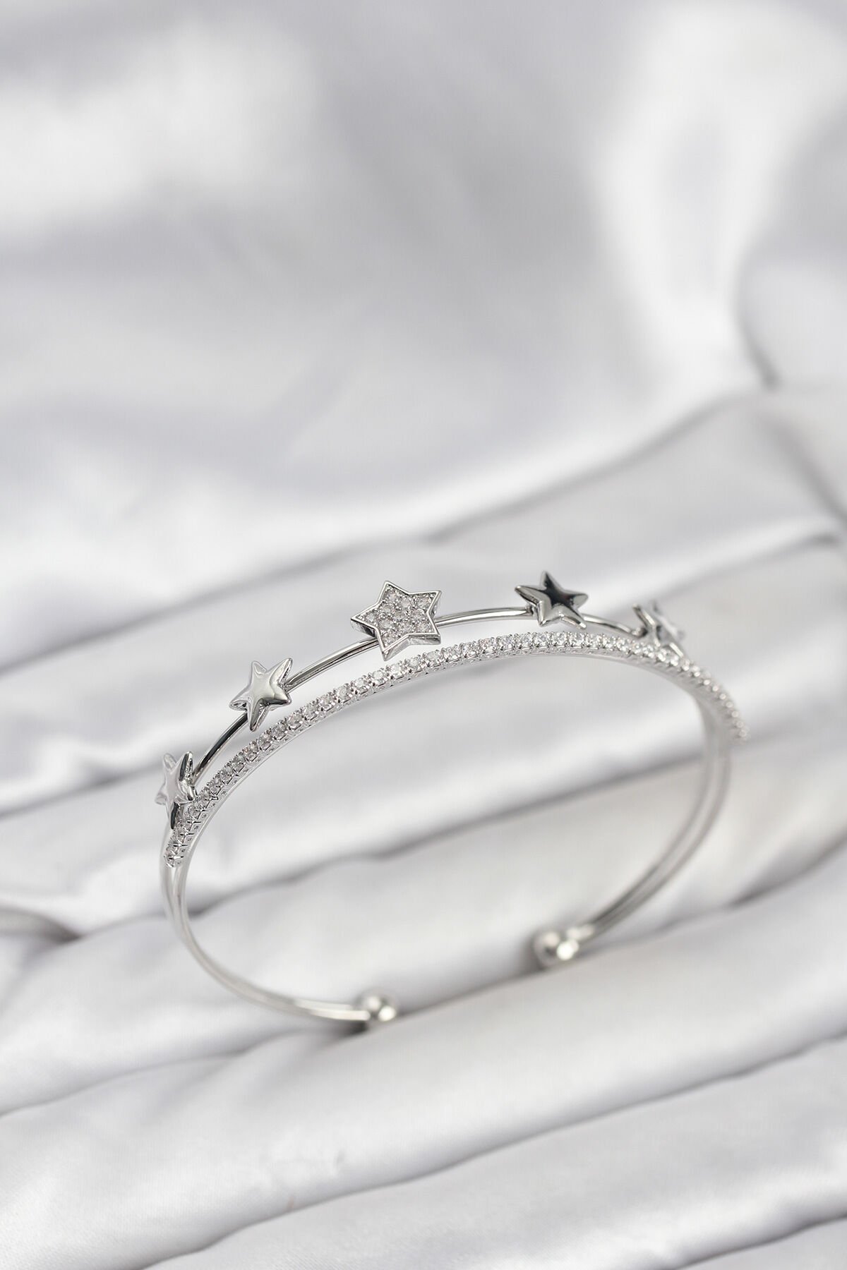 Yıldız Model Gümüş Renk Pirinç Kadın Bileklik - TJ-BB8248