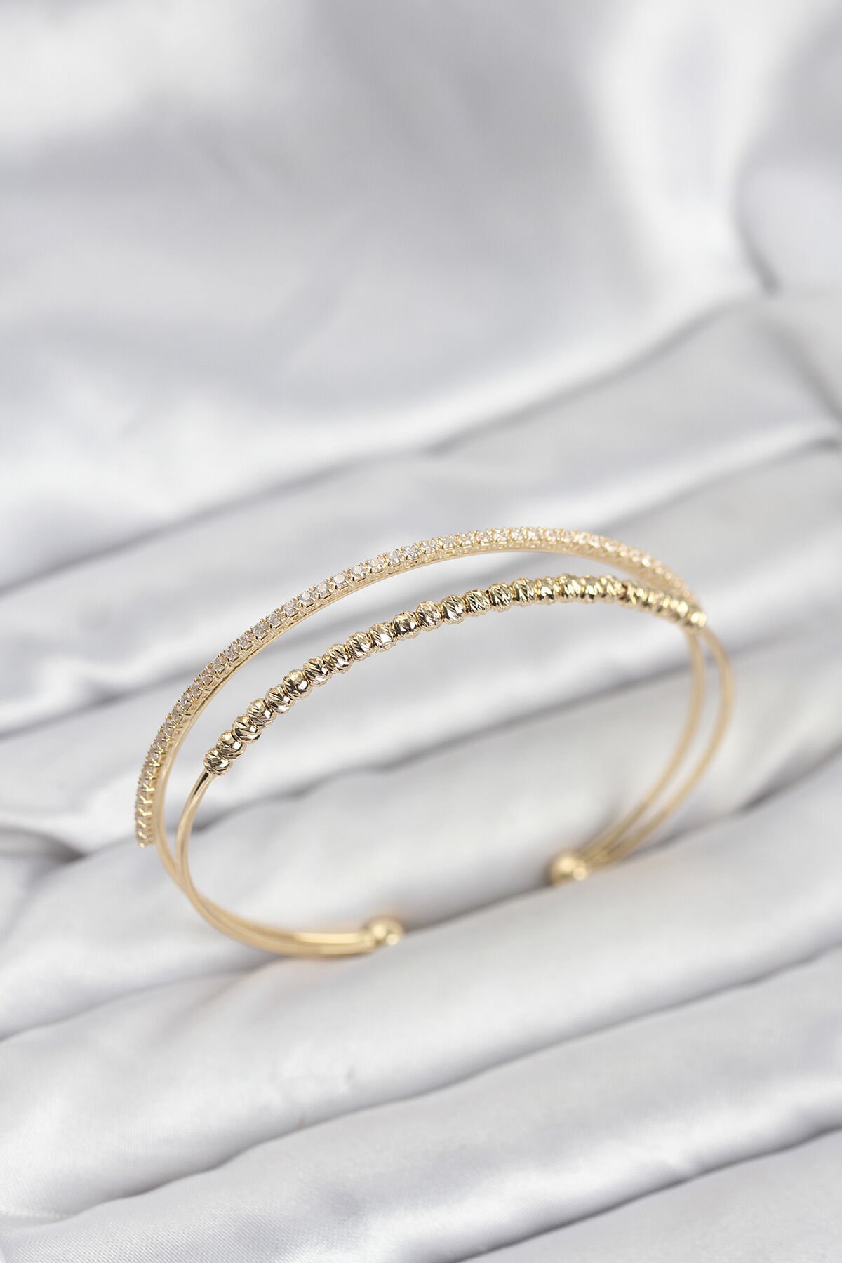 Dorika Model Pirinç Gold Renk Kadın Bileklik - TJ-BB8249