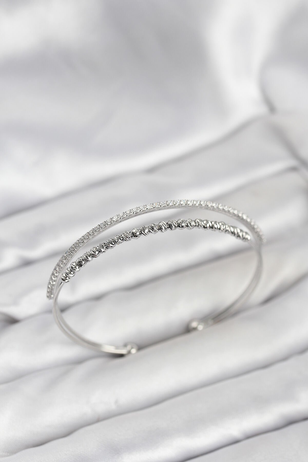 Dorika Model Pirinç Gümüş Renk Kadın Bileklik - TJ-BB8250