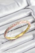 Mineli Pirinç Pembe Çiçek Motifli Gold Renk Kadın Kelepçe - TJ-BB7398