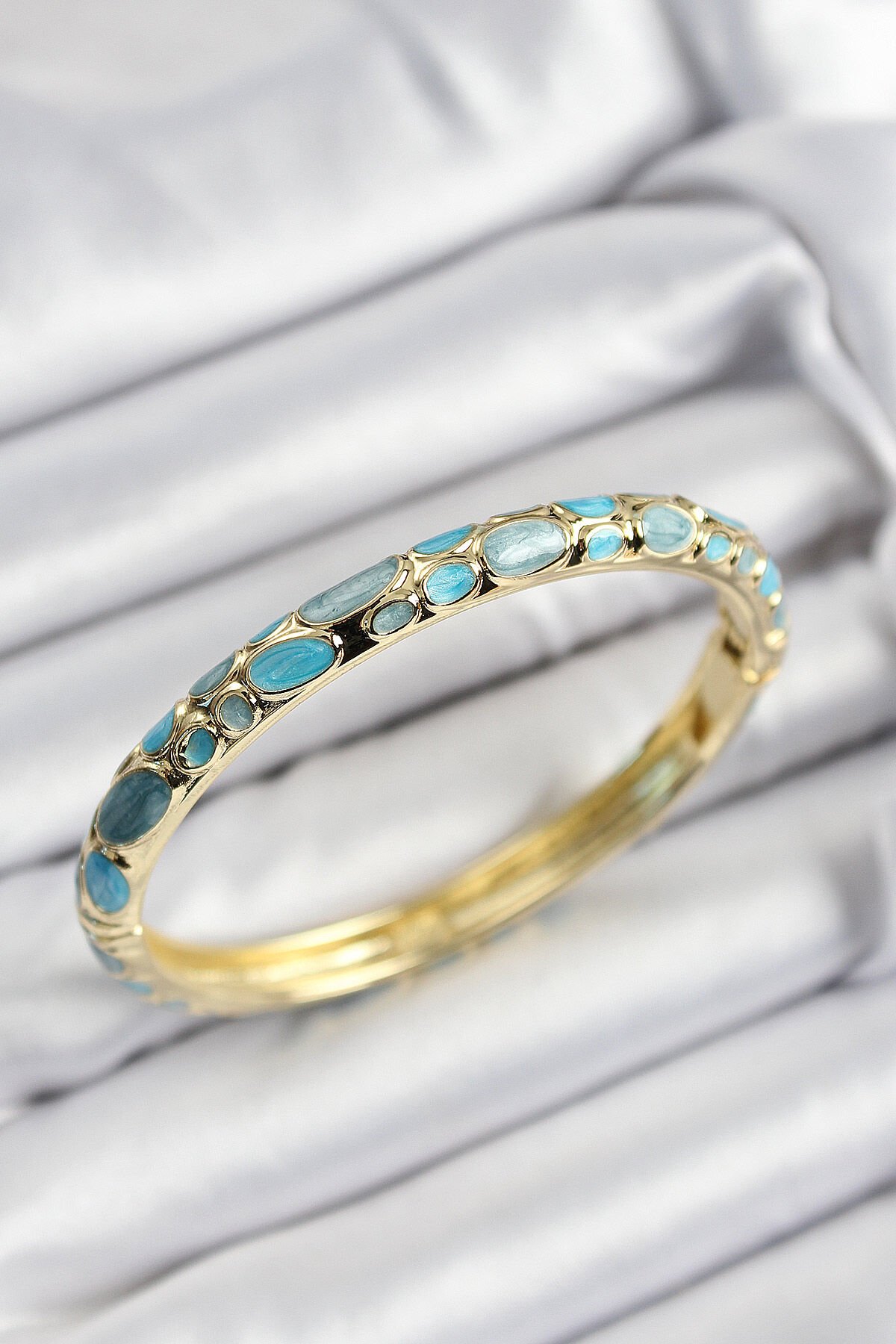 Mineli Pirinç Turkuaz Petek Motifli Gold Renk Kadın Kelepçe - TJ-BB7402