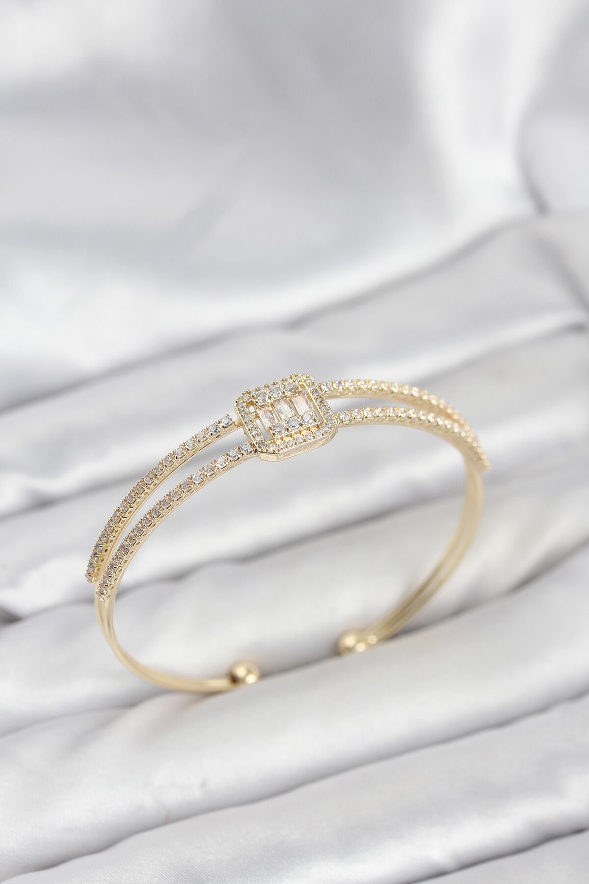 Pirinç Gold Renk Baget Model Kadın Bileklik - TJ-BB8263