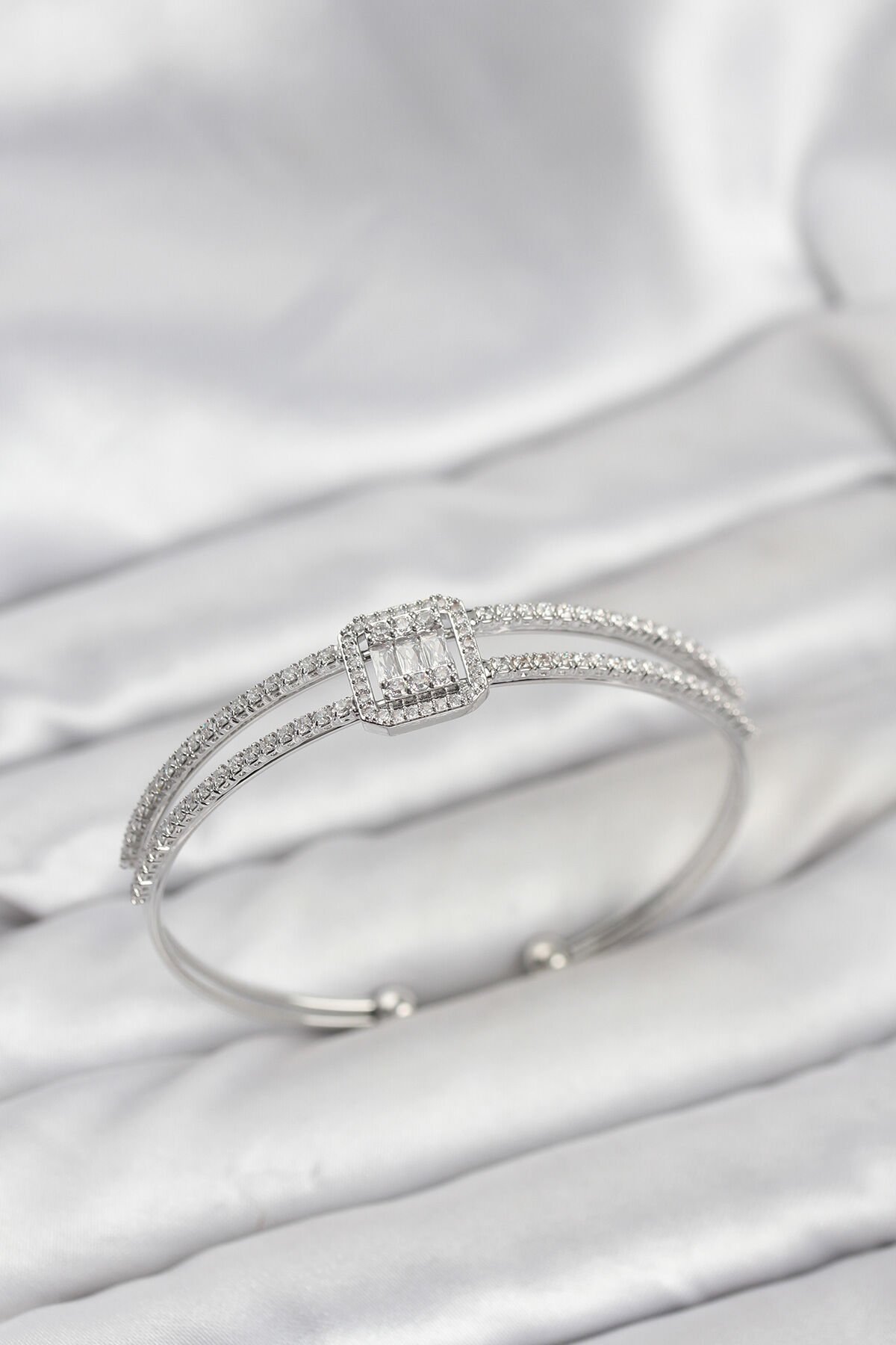 Pirinç Gümüş Renk Baget Model Kadın Bileklik - TJ-BB8264