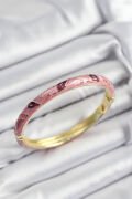 Mineli Pirinç Pembe Ve Fuşya Yaprak Motifli Gold Renk Kadın Kelepçe - TJ-BB7414