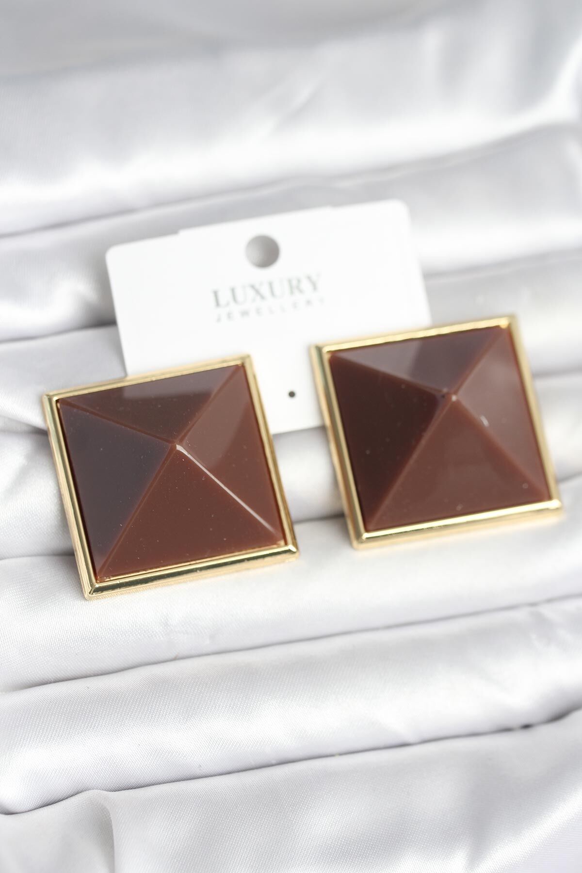 Pirinç Gold Renk Kahverengi Piramit Model Kadın Küpe - TJ-BKP11383