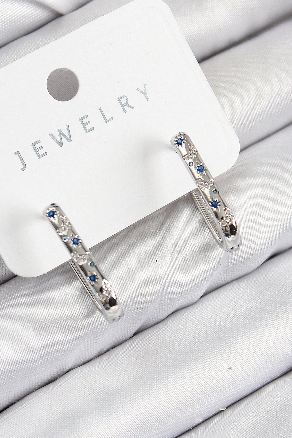 Pirinç Zirkon Taşlı Çiçek Desenli Model Gümüş Renk Kadın Küpe - TJ-BKP11061