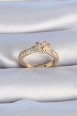 Pirinç Gold Renk Zirkon Taşlı Düğüm Model Kadın Yüzük - TJ-BYK3344