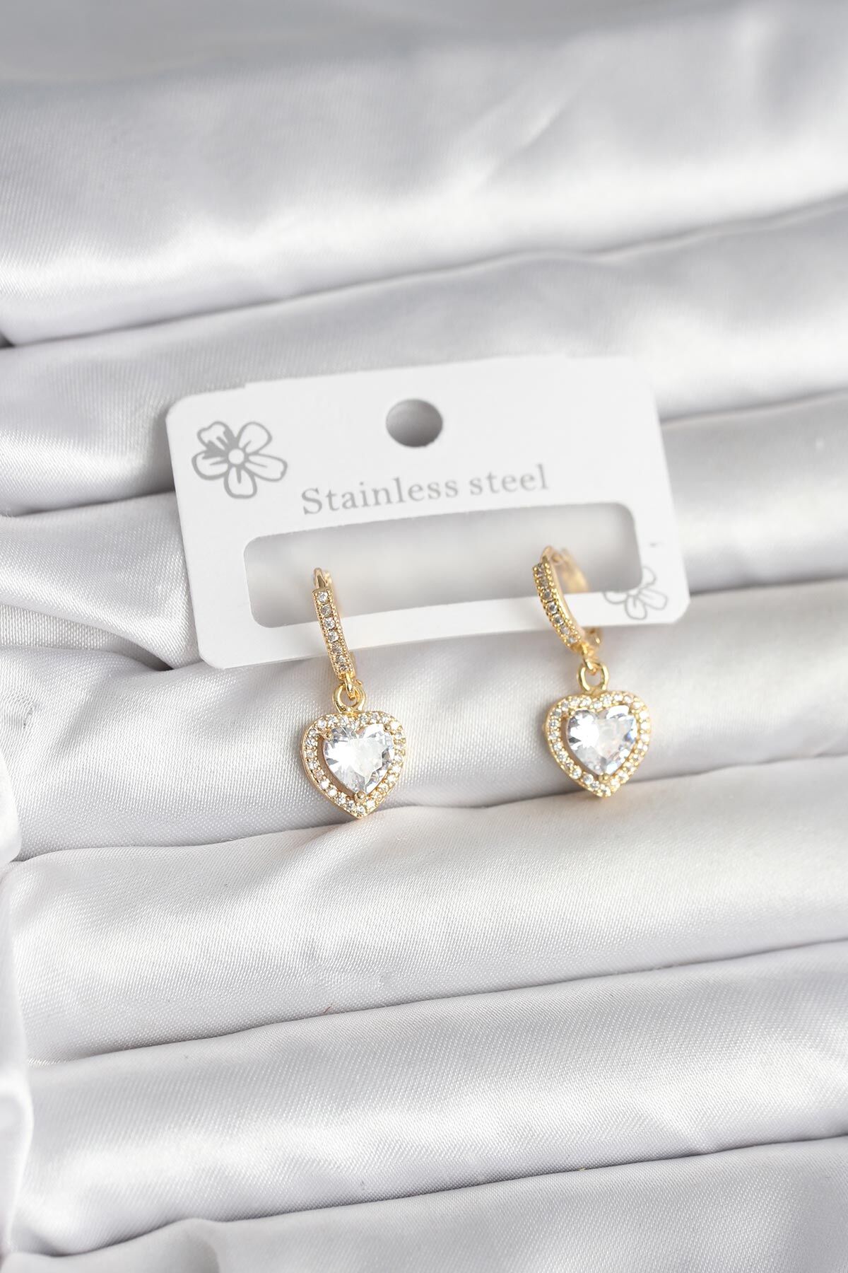 Pirinç Gold Renk Zirkon Taşlı Kalp Model Kadın Küpe - TJ-BKP11394