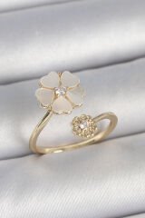 Pirinç Gold Renk Beyaz Mineli Çiçek Model Zirkon Taş Detay Kadın Yüzük - TJ-BYK3713