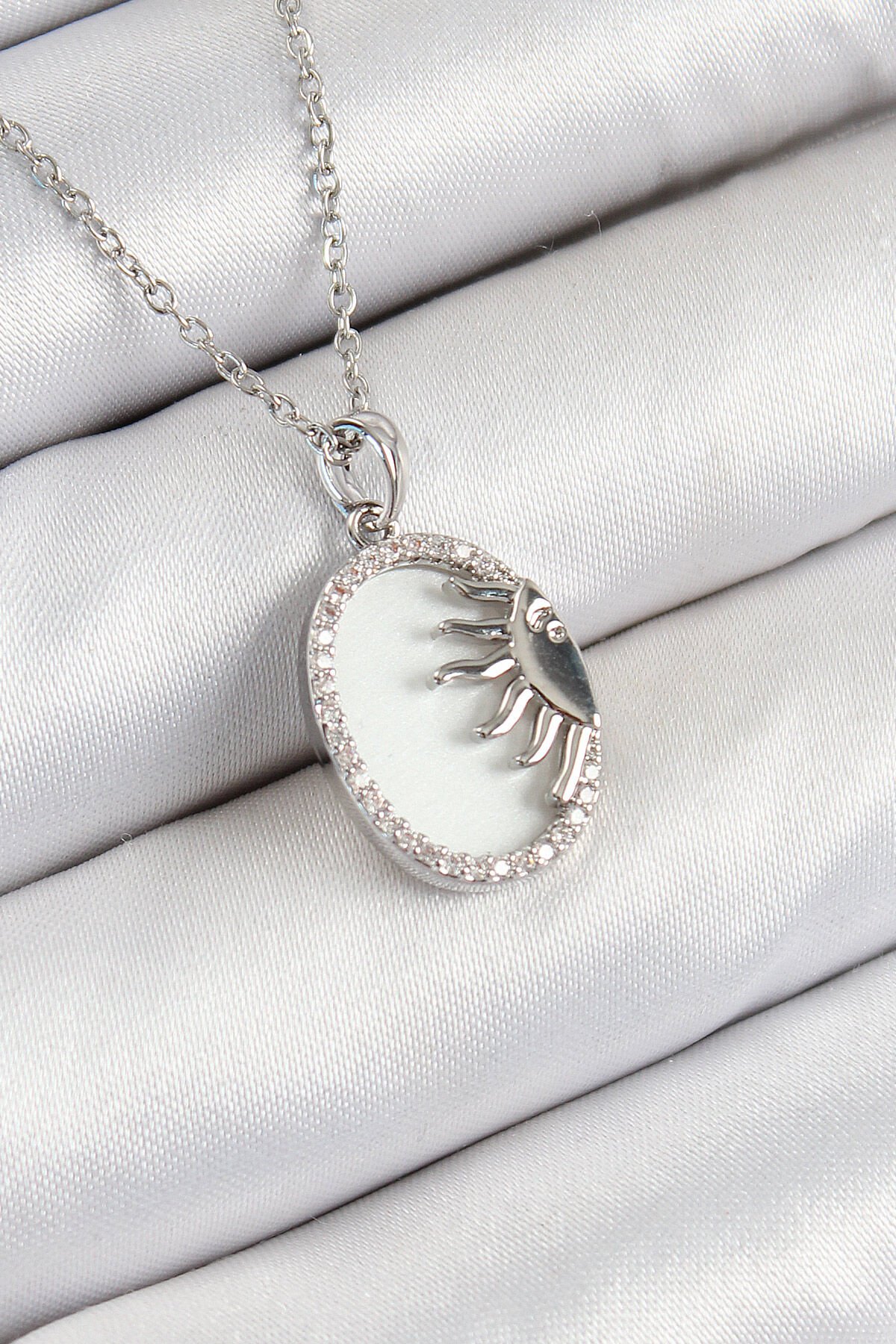 316L Çelik Zirkon Taşlı Yarım Güneş Model Gümüş Renk Kadın Kolye - TJ-BKO10344