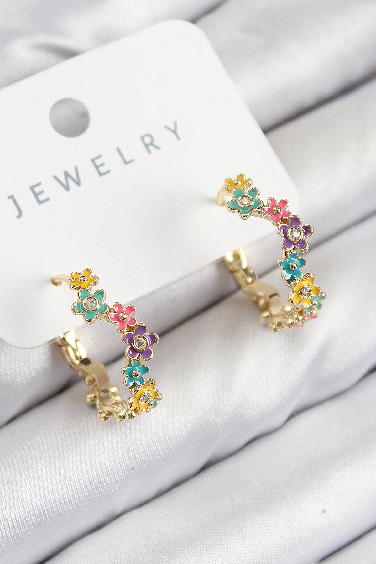 Pirinç Renkli Papatya Model Gold Renk Kadın Küpe - TJ-BKP11077