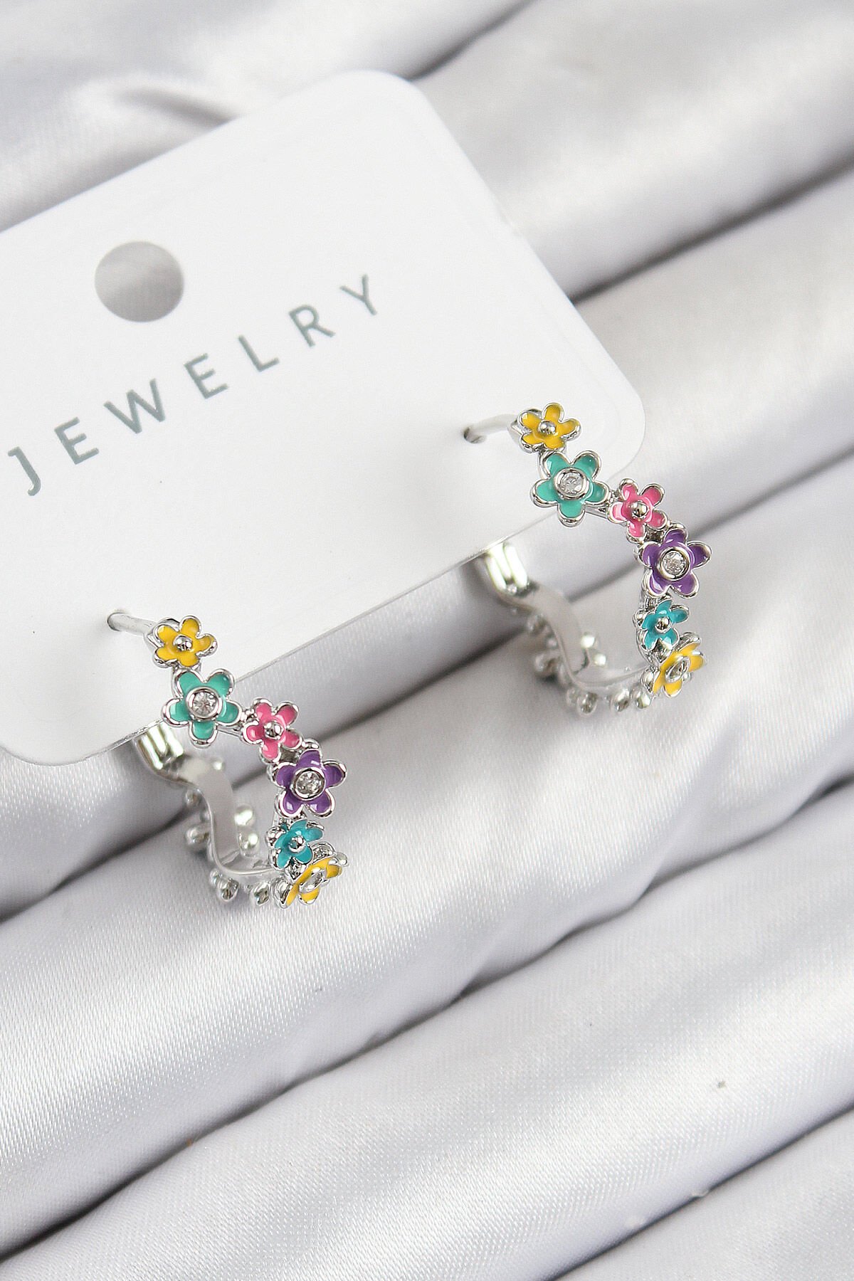 Pirinç Renkli Papatya Model Gümüş Renk Kadın Küpe - TJ-BKP11078