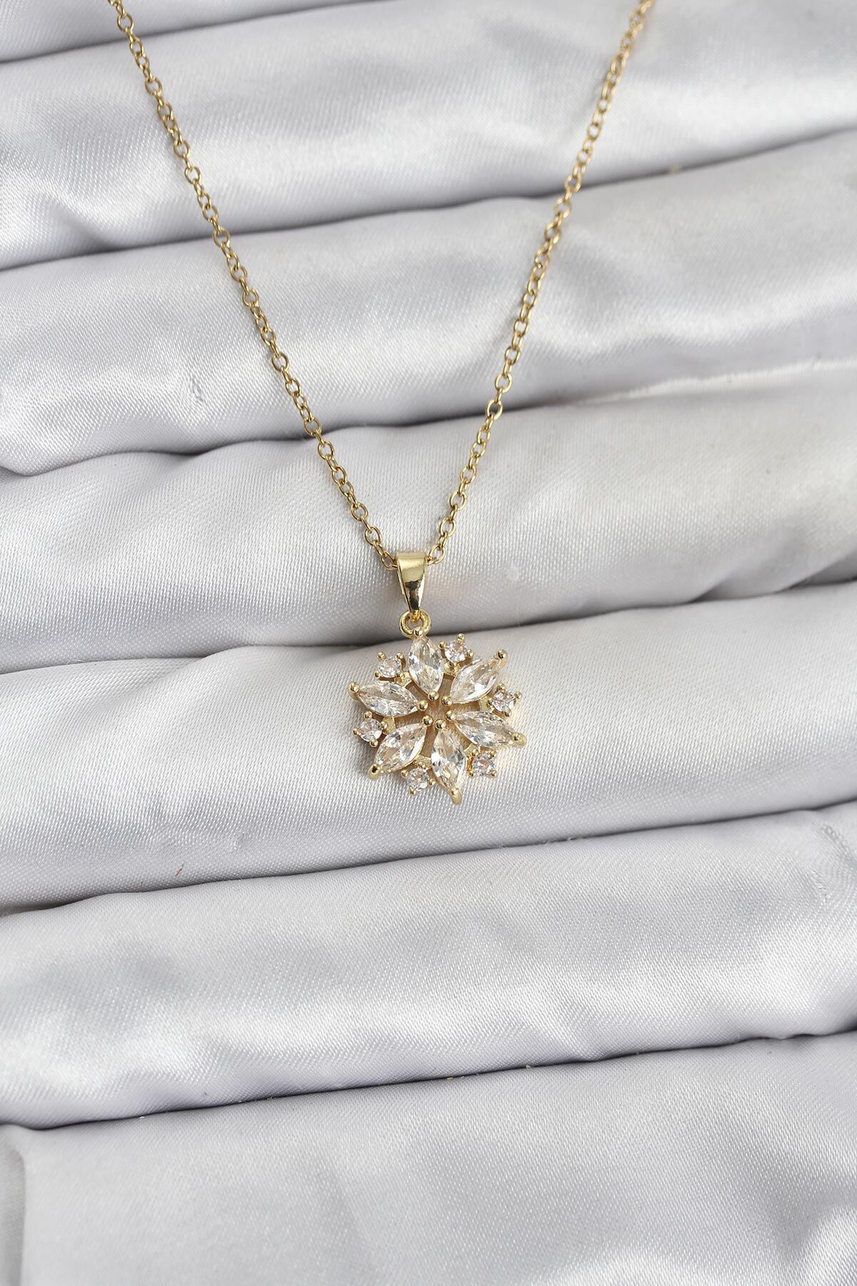 316L Çelik Zincir Gold Renk Lotus Model Zirkon Taşlı Kadın Kolye - TJ-BKO10835