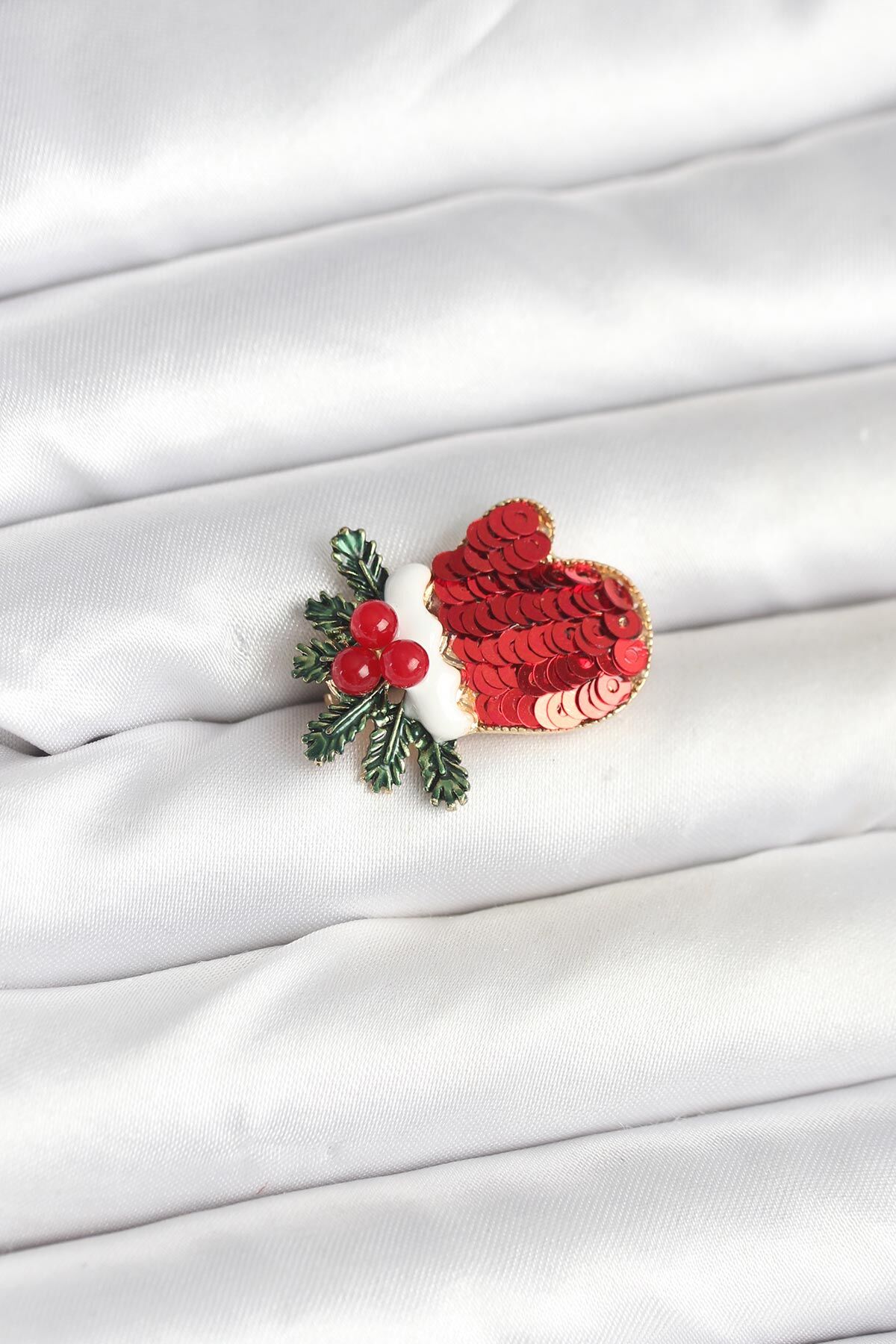 Kırmızı Model Yılbaşı Temalı Broş - TJ-BR473