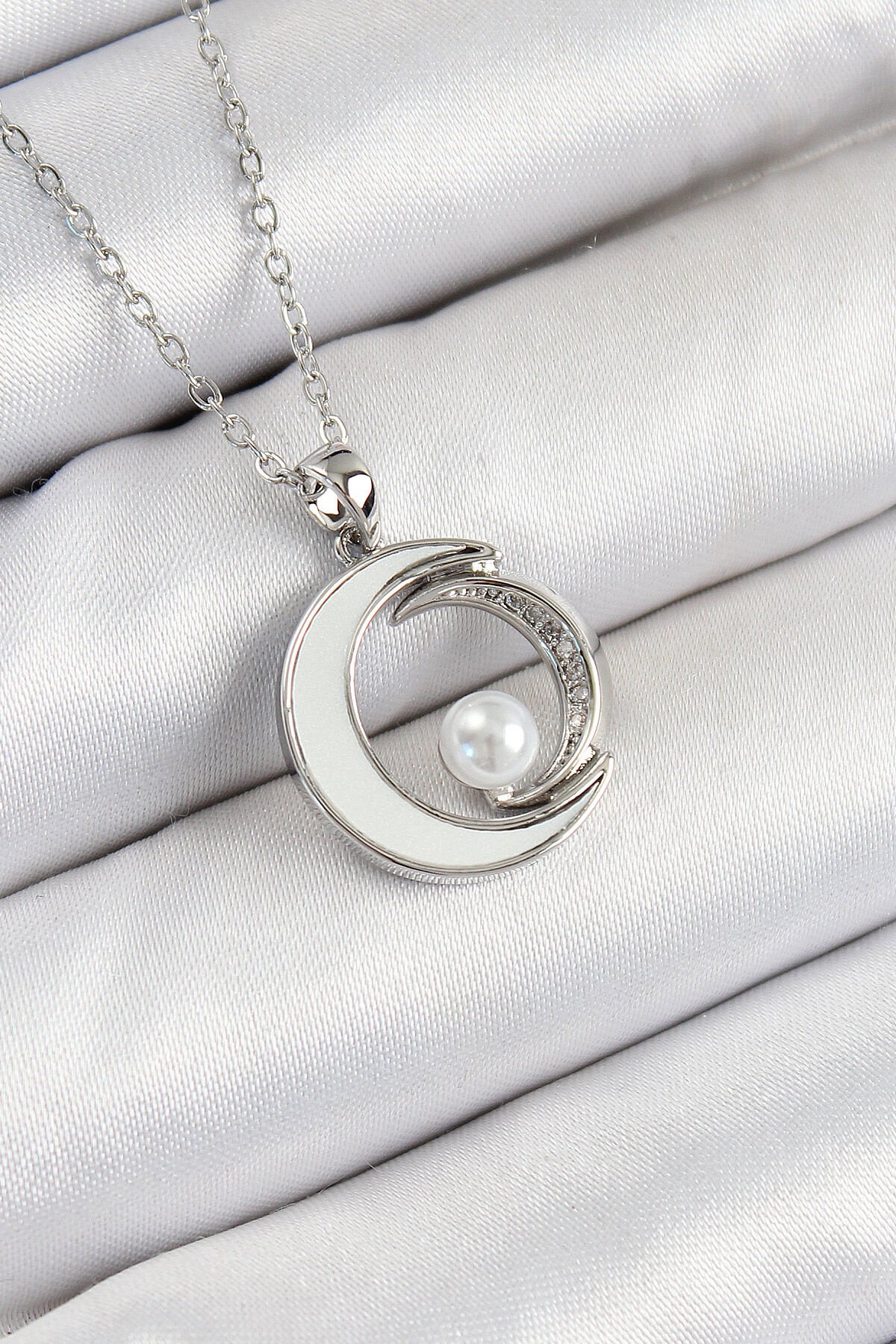 316L Çelik Zirkon Taşlı İnci Detaylı Hilal Model Gümüş Renk Kadın Kolye - TJ-BKO10364