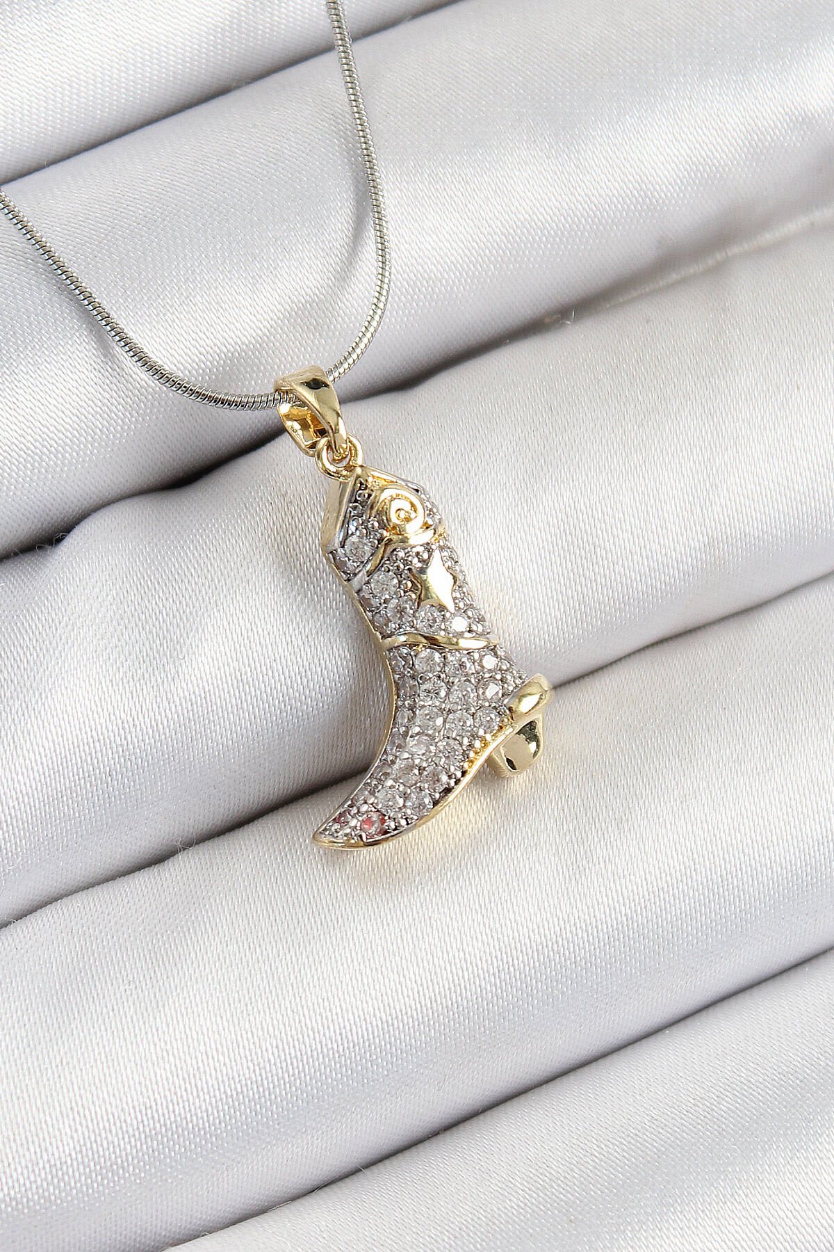 316L Çelik Zirkon Taşlı Çizme Model Gümüş Renk Kadın Kolye - TJ-BKO10374